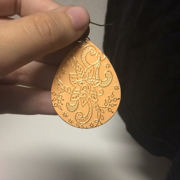 A pair of orange earrings - Picture 2 of 2